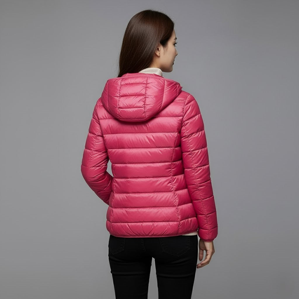 Stylish women's puffer jacket, ideal for transitional weather and winter layering