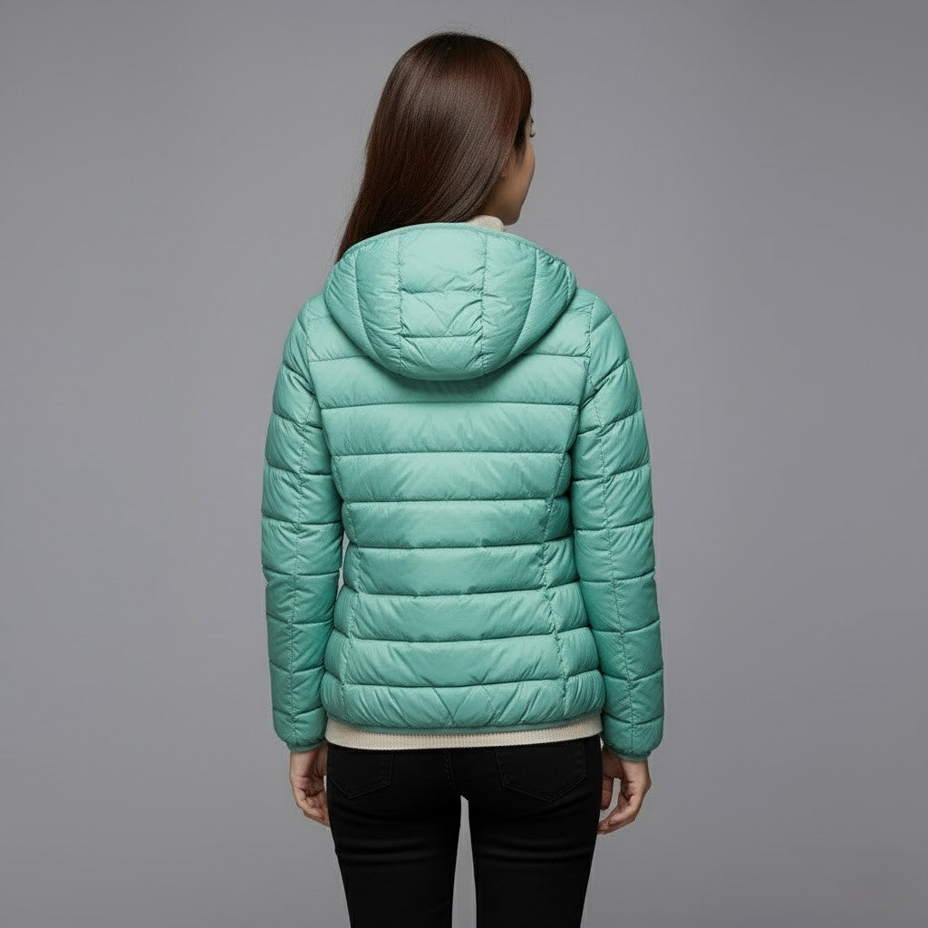 Stylish women's insulated jacket, combining fashion and function effortlessly