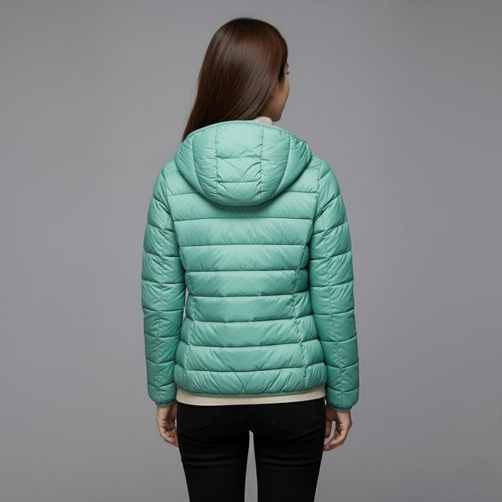 Stylish women's insulated jacket, combining fashion and function effortlessly