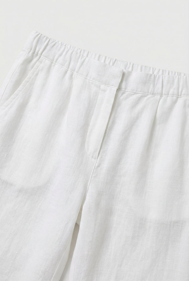 Comfortable women's straight-leg trousers with a relaxed fit, ideal for effortless everyday wear.