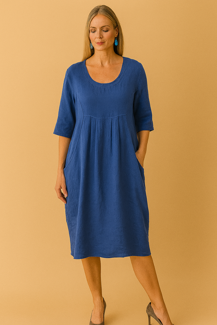 Stylish women's casual summer dress. Loose fit, round neck, short sleeves & practical pockets for everyday wear.