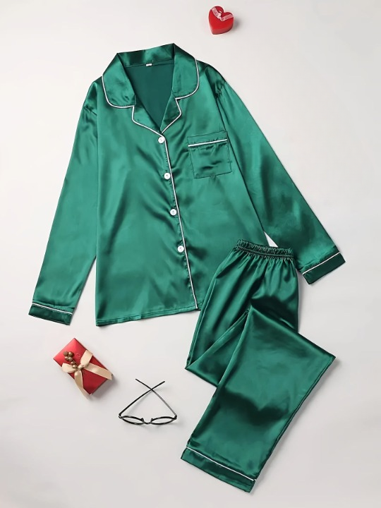 Elegant women's satin sleepwear set. Luxurious feel, chic two-piece nightwear for sophisticated comfort.