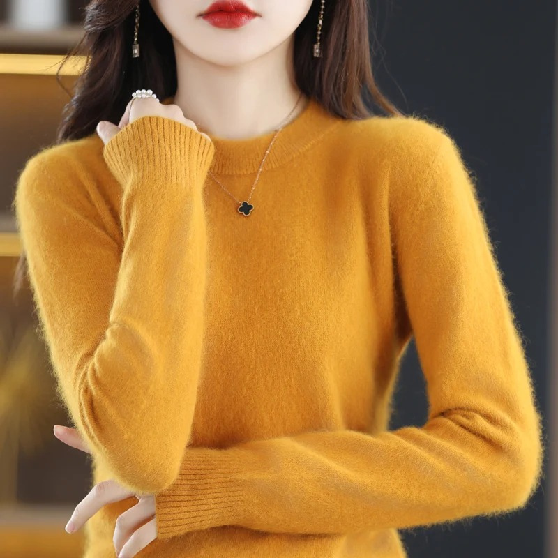 Elegant women's soft round neck pullover, fashionable and versatile for everyday luxurious comfort.