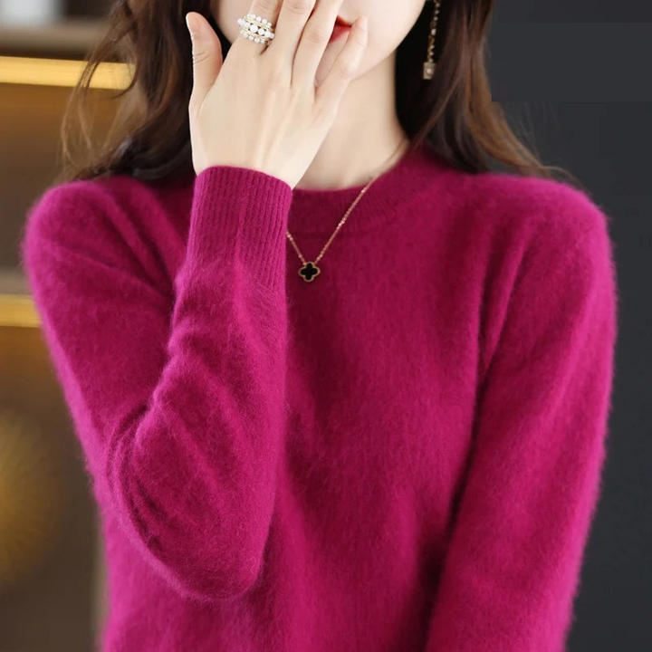 Fashionable women's round neck sweater, soft and luxurious, ideal for comfortable casual outfits.