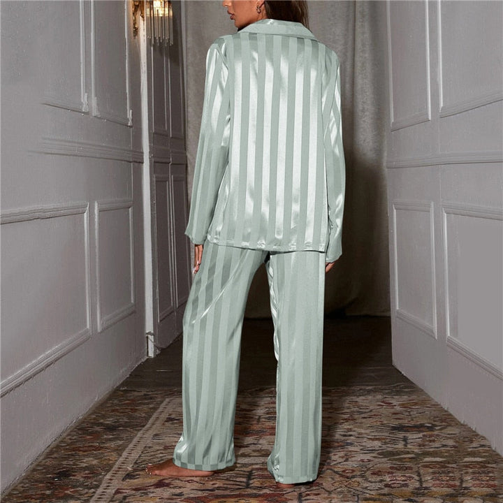 Comfortable women's sleepwear set, elegant design for relaxed evenings.