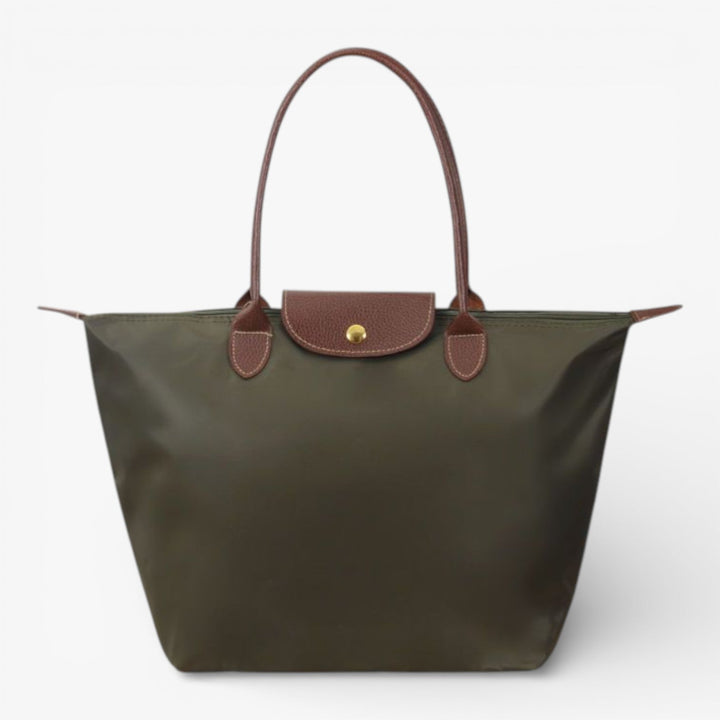 Stylish women's luxury shoulder bag. Fashionable design with secure zip, perfect for everyday use.