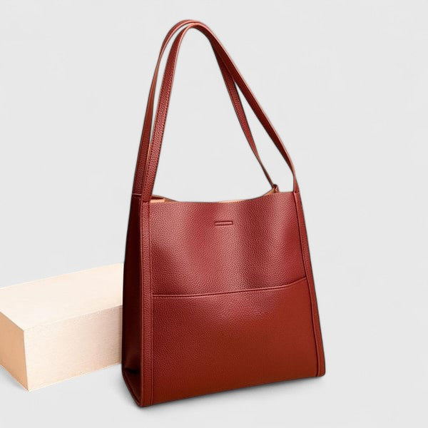Everyday fashion accessory: women's minimalist shoulder bag, classic design with ample space.