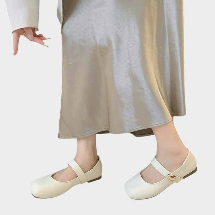 Comfortable women's flats: minimalist Mary Jane design with glossy finish and sturdy buckle.