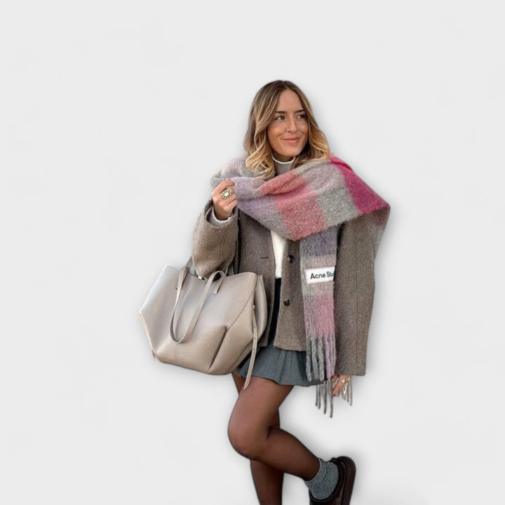 Minimalist women's black everyday handbag, perfect for fashion-forward individuals, essential accessory