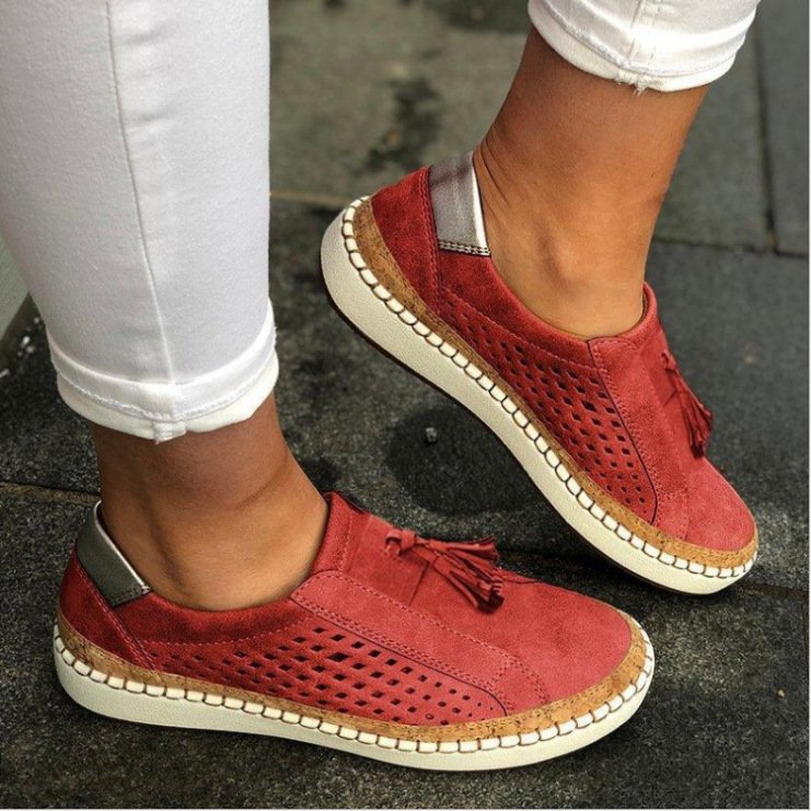 Comfortable women's house shoes, orthopaedic slippers with arch support for foot relief & stylish daily wear.