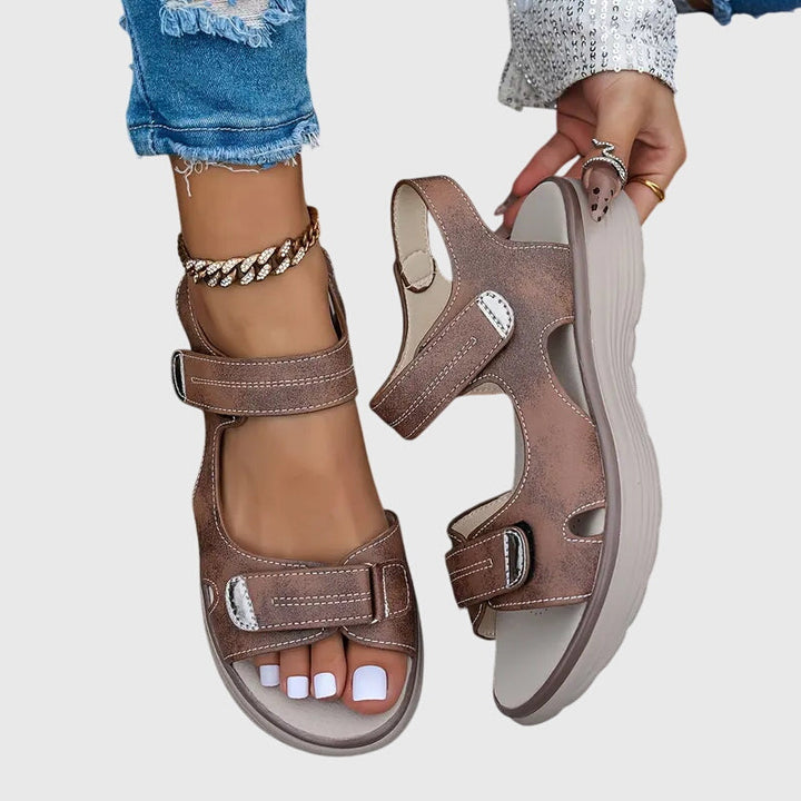 Close-up of the arch support in women's orthopaedic sandals, ensuring targeted pain relief.