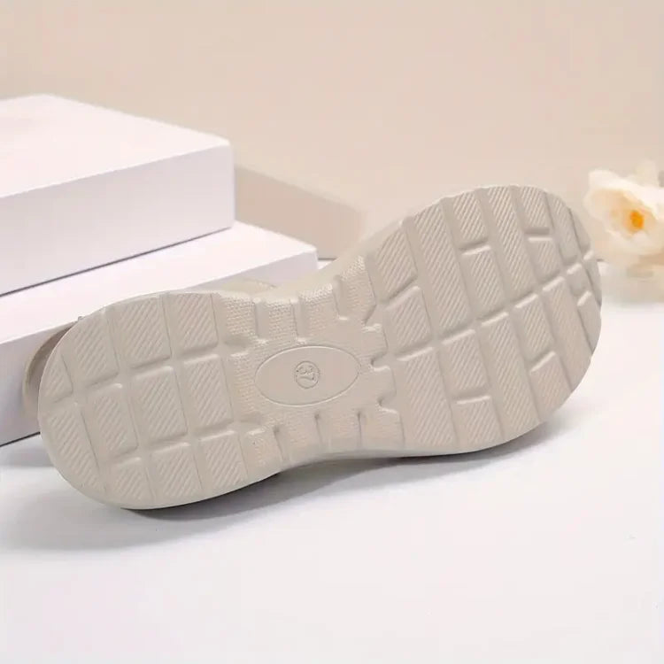Supportive ladies' orthopaedic sandals, ideal for comfortable daily wear and extended walking.