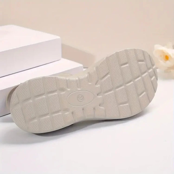 Supportive ladies' orthopaedic sandals, ideal for comfortable daily wear and extended walking.
