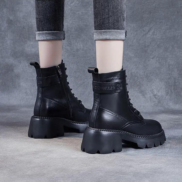 Chic women's orthopedic ankle boots, combining essential comfort with modern fall/winter style.