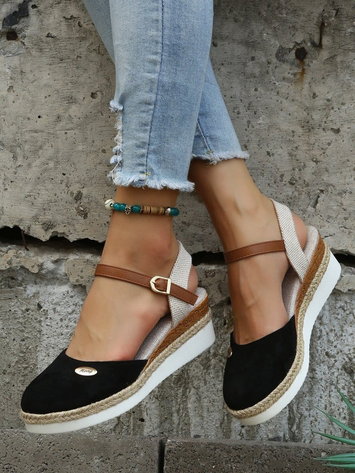 Women's orthopedic arch support sandals in a stylish design for comfortable walking.