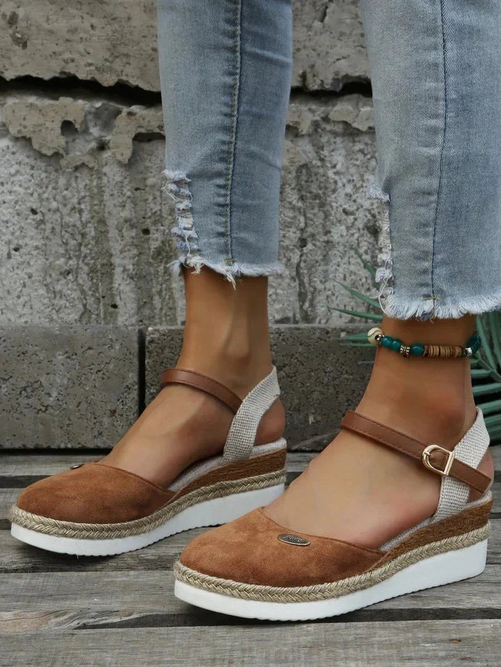 Tan women's sandals with orthopedic arch support, ideal for all-day wear and walking.