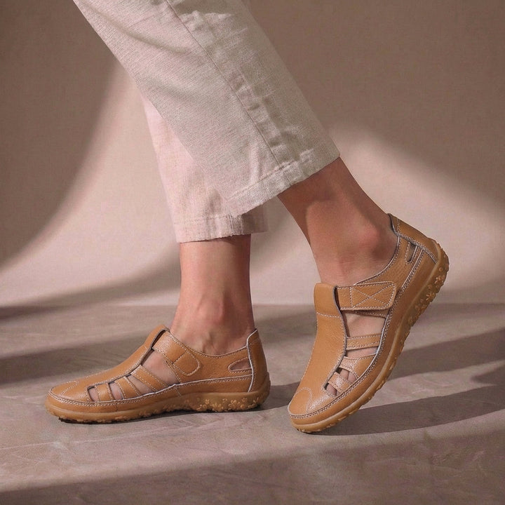 Women's travel-friendly closed-toe sandals with adjustable straps, ensuring ultimate orthopedic comfort.