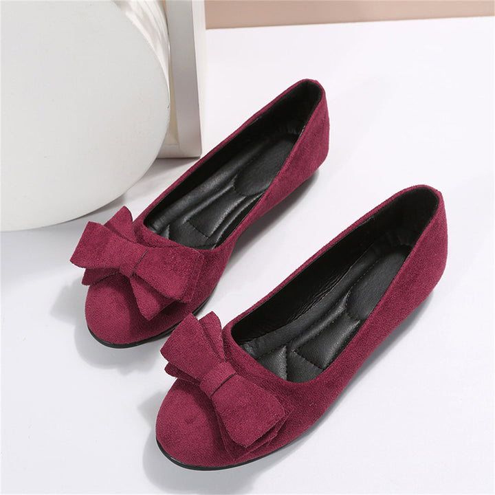 Orthopedic comfort loafers for women, showcasing cushioned sole and foot support for daily wear