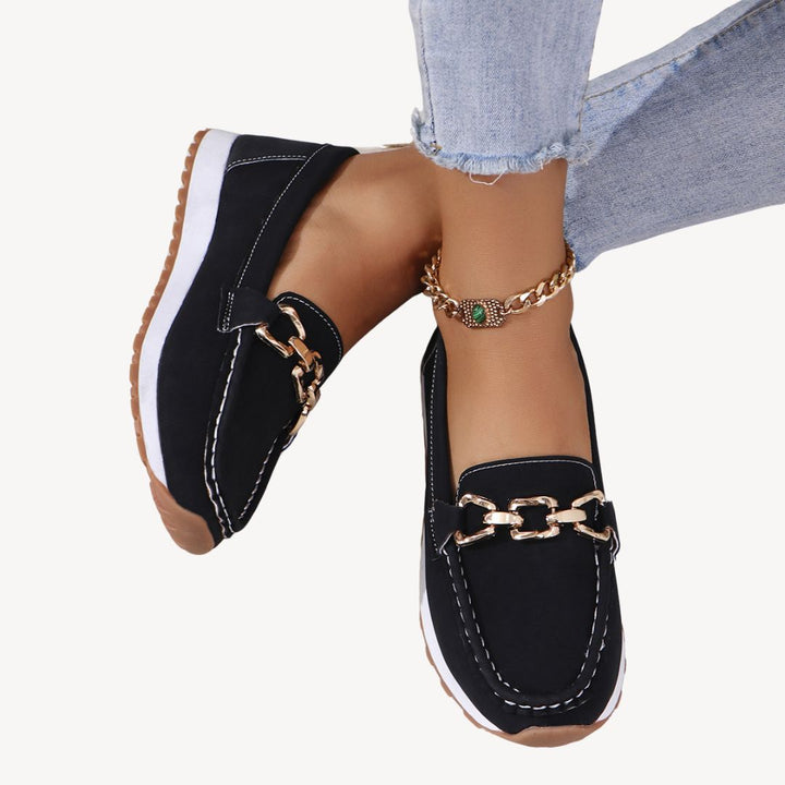 Stylish women's slip-on loafers featuring a chic chain, offering orthopedic comfort for everyday wear.
