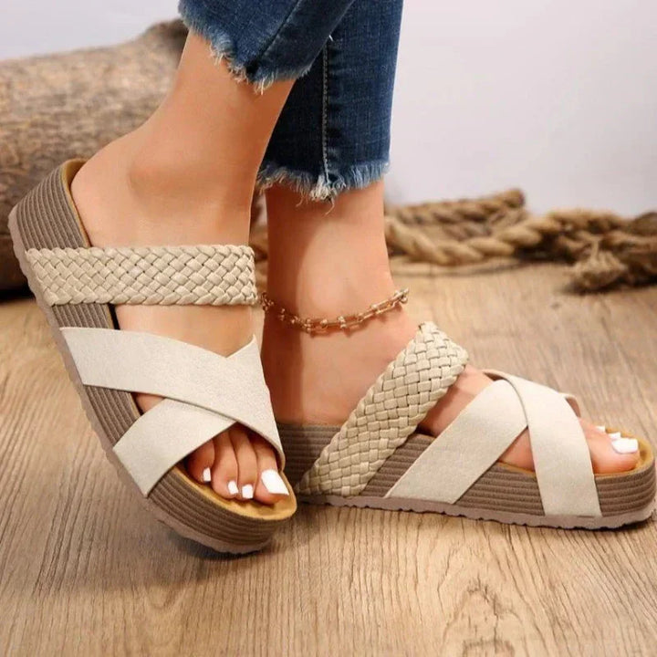 Stylish women's comfort platform sandals, black, designed for orthopedic foot support