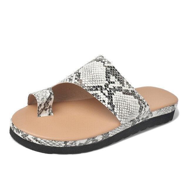 Casual women's orthopedic slip-on sandals, providing toe support & superior foot comfort for daily wear.