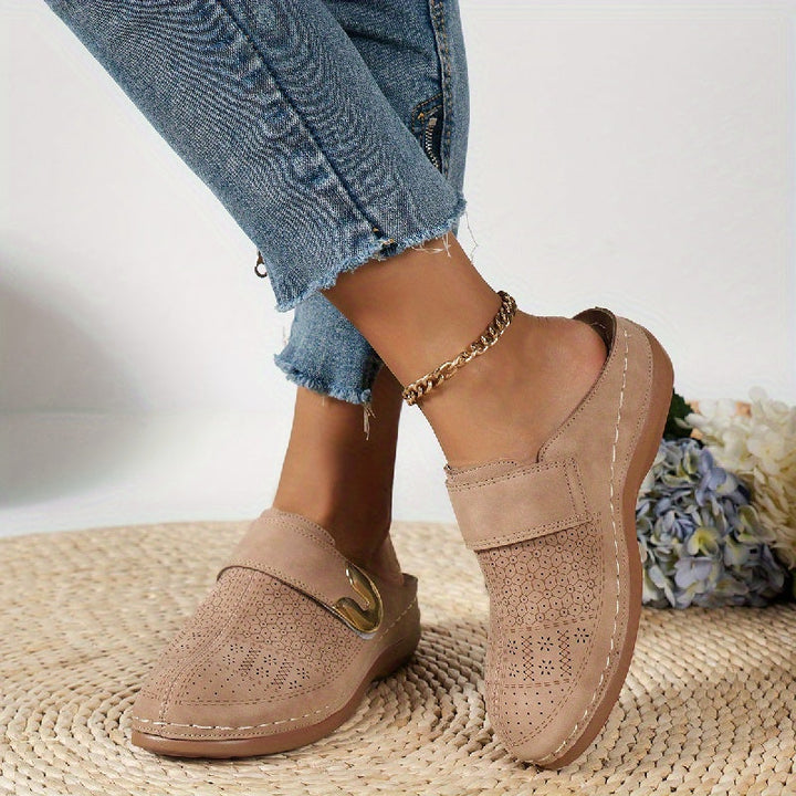 Stylish women's orthopedic slippers for indoor wear, featuring strong arch support & a secure non-slip sole.