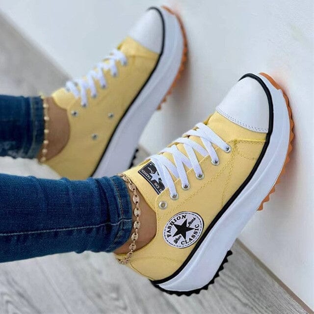 Stylish women's orthopedic sneakers with ergonomic design, offering comfort and posture support.