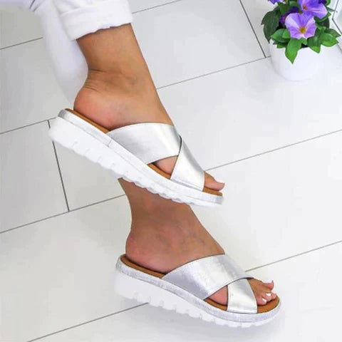 Stylish women's flat sandals with arch support, open toe for summer comfort, walking shoe