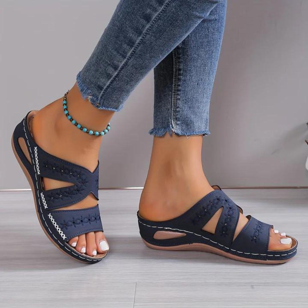 Casual women's orthopedic flat sandals in beige with adjustable straps, perfect for summer
