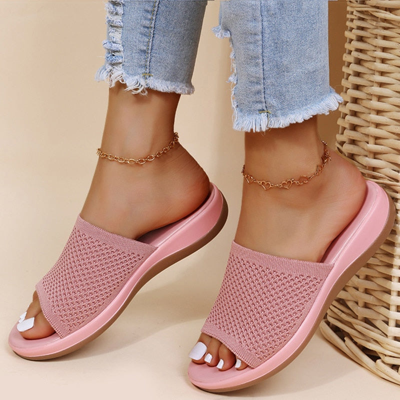 Women's orthopedic summer slippers with arch support & breathable design for all-day comfort. Ideal for casual wear.