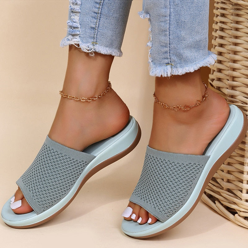 Breathable women's house slippers, perfect as orthopedic beach sandals or comfortable summer casual slides.