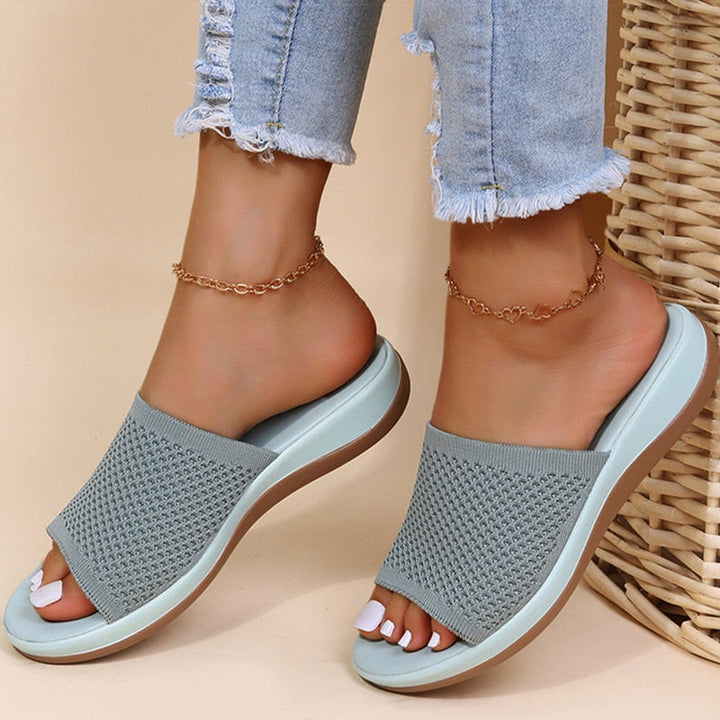 Breathable women's house slippers, perfect as orthopedic beach sandals or comfortable summer casual slides.