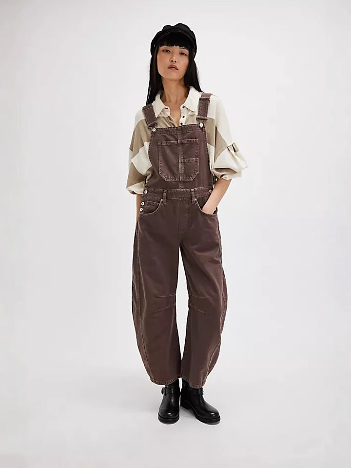 Beige women's oversized casual overalls. Relaxed style with useful utility pockets, ideal for comfort.