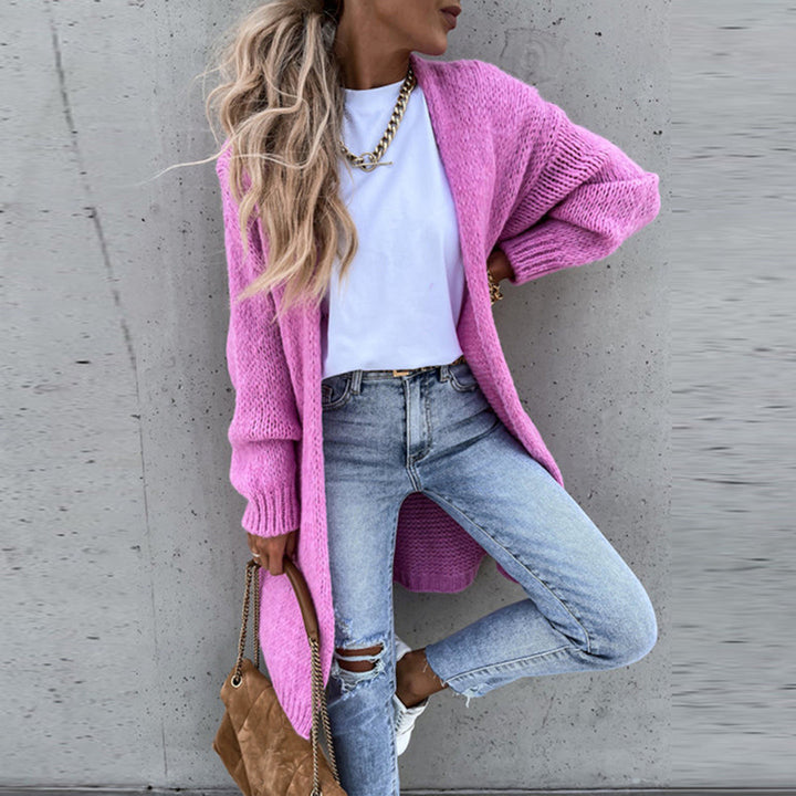 Fashionable women's knit duster cardigan, oversized long design, a versatile casual layering piece.