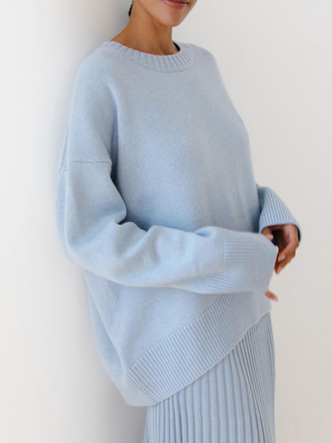 Women's oversized knit pullover sweater, cozy round neck top, perfect for winter fashion