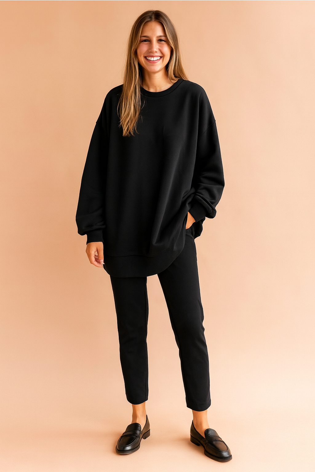 Women's oversized street style sweater in a relaxed fit. Comfortable long sleeve pullover, perfect for casual fashion.