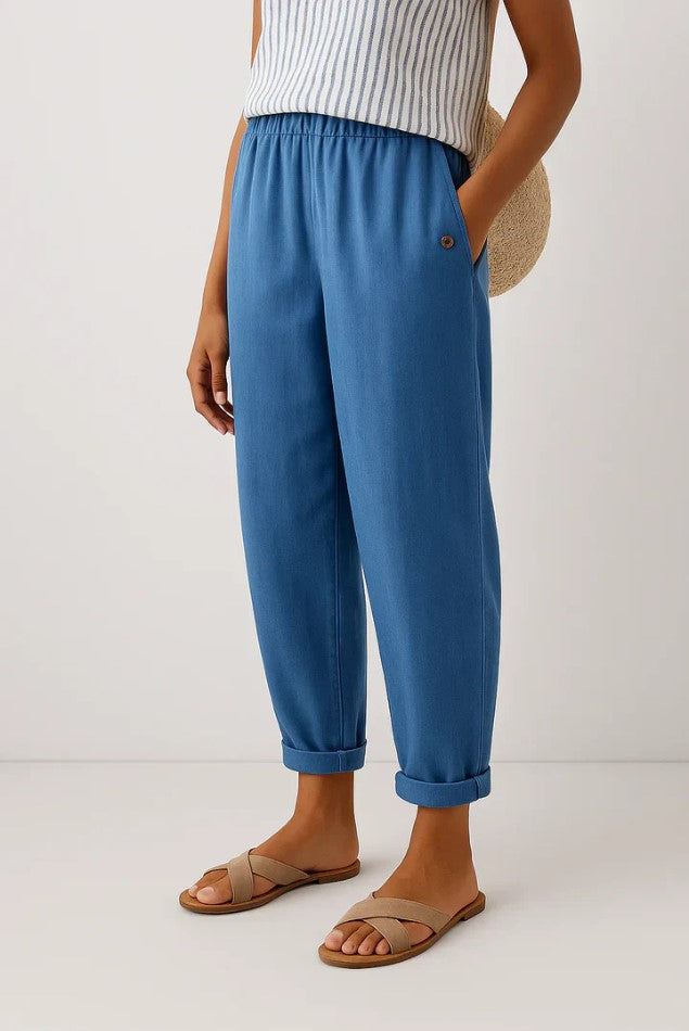 Versatile women's plain straight-leg casual trousers for effortless everyday style.