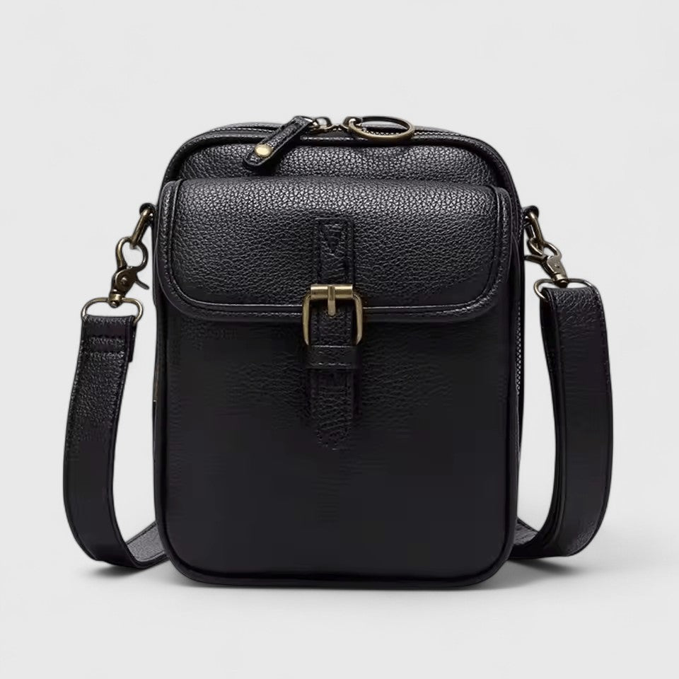 Compact women's shoulder bag, perfect as a versatile everyday casual bag and fashion accessory.