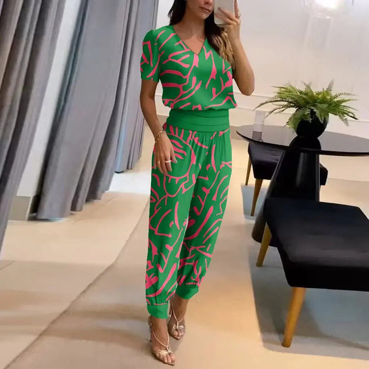 Chic women's printed V-neck wide leg jumpsuit, a comfortable and versatile piece for any casual elegant look.