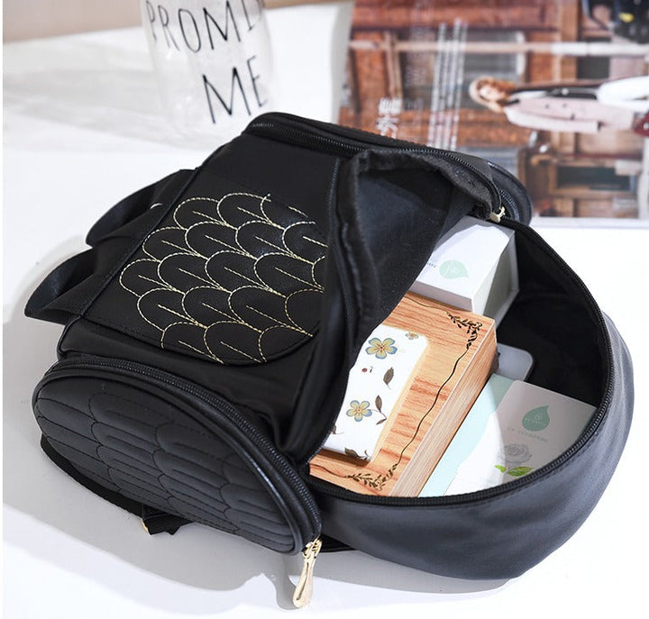 Fashionable women's casual backpack. Adorable owl print & multi-pocket design in elegant PU leather.