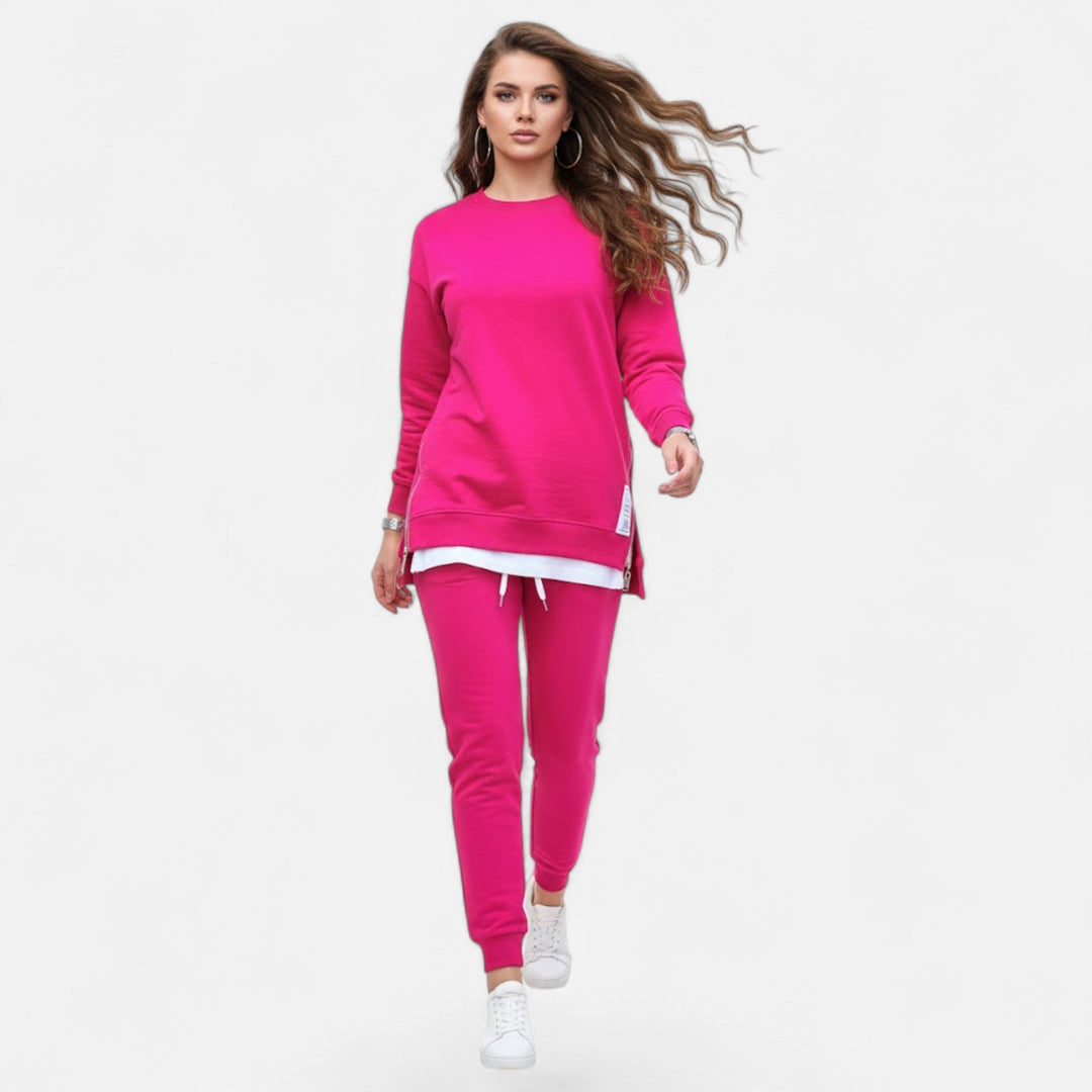 Comfortable women's two-piece loungewear set, featuring a refined sweatshirt & slim pants for relaxed elegance.