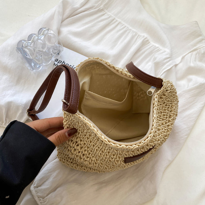 Beige women's shoulder bag, a relaxed everyday accessory for casual fashion