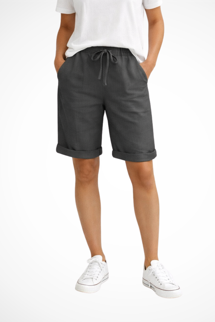 Stylish women's relaxed capri pants for easy everyday wear. Cropped length, comfortable for summer.