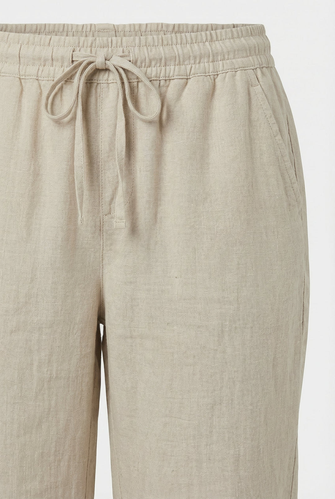 Versatile women's capri pants, relaxed fit, featuring elastic waist & practical pockets.