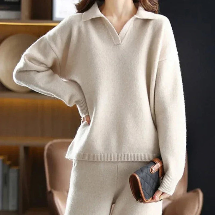 Stylish women's relaxed fit casual wear set for winter, featuring a comfortable and warm design.