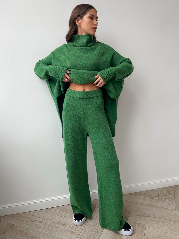 Fashionable women's relaxed fit lounge set, a staple for spring and summer cozy wear.