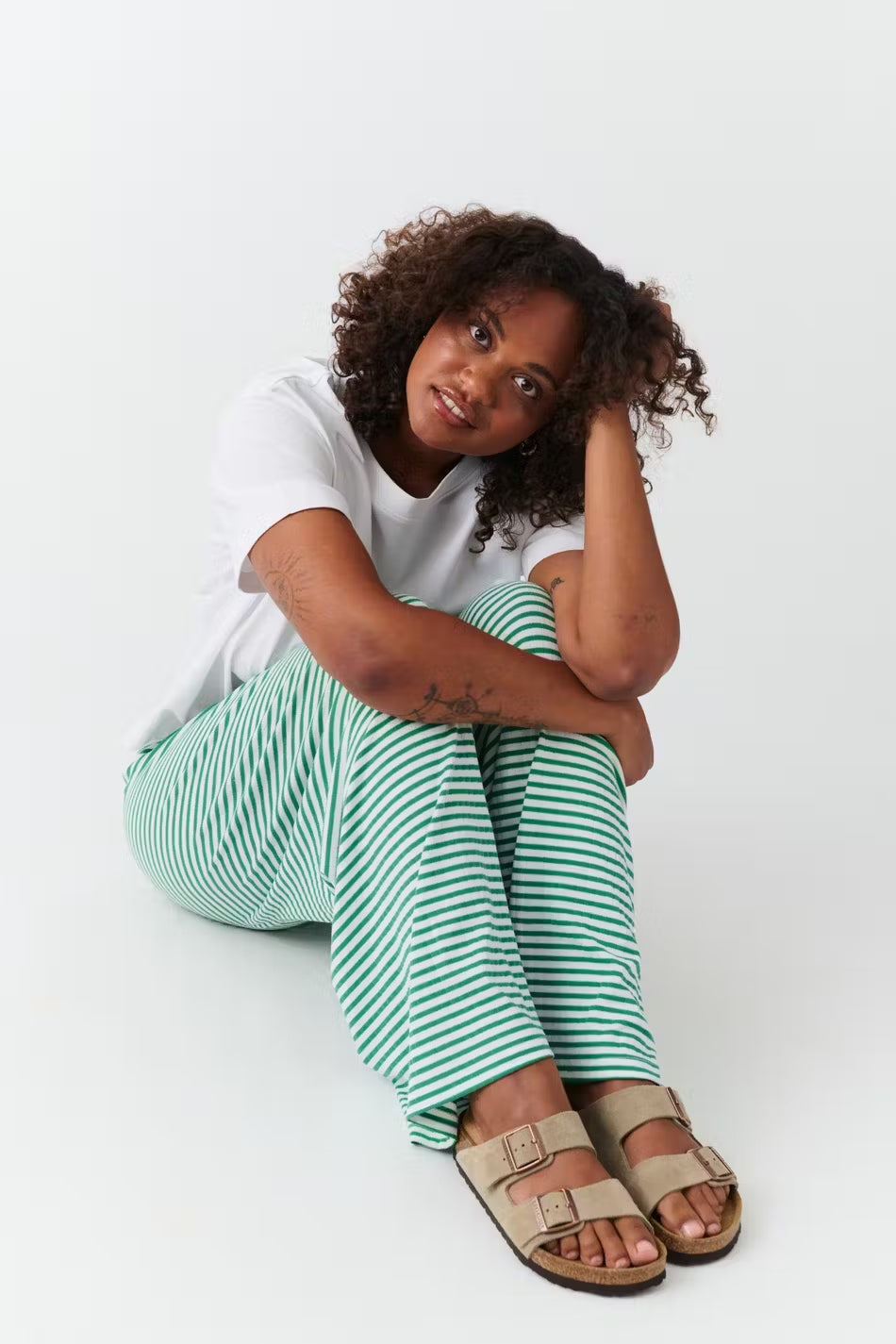 Striped relaxed fit women's pants, a versatile addition to spring/summer wardrobe