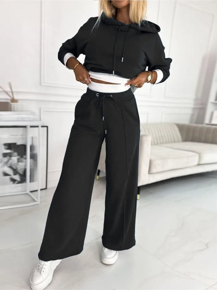 Chic women's lounge set with relaxed fit, versatile for summer casual wear and everyday fashion