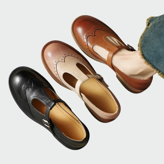 Women's retro black Mary Jane shoes with strap, comfortable flat for everyday wear