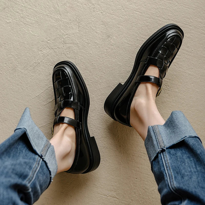 Comfortable women's retro flats, featuring a unique woven texture and durable construction